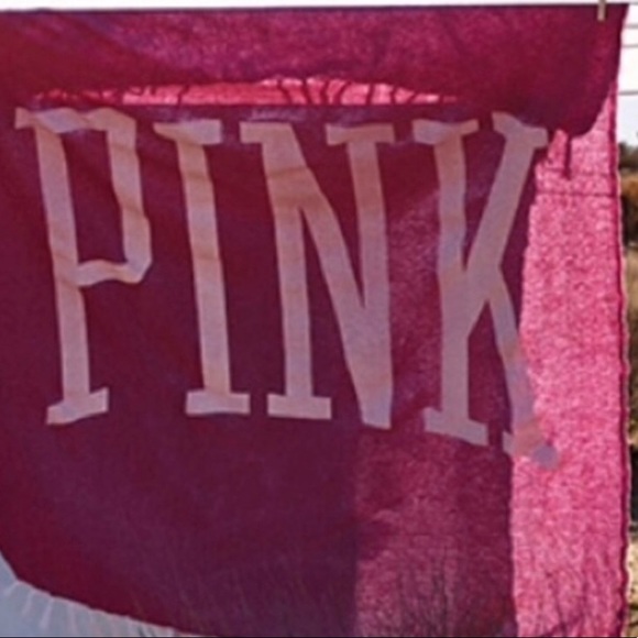 NIP VS PINK TASSEL BEACH BLANKET RUBY - Picture 3 of 4